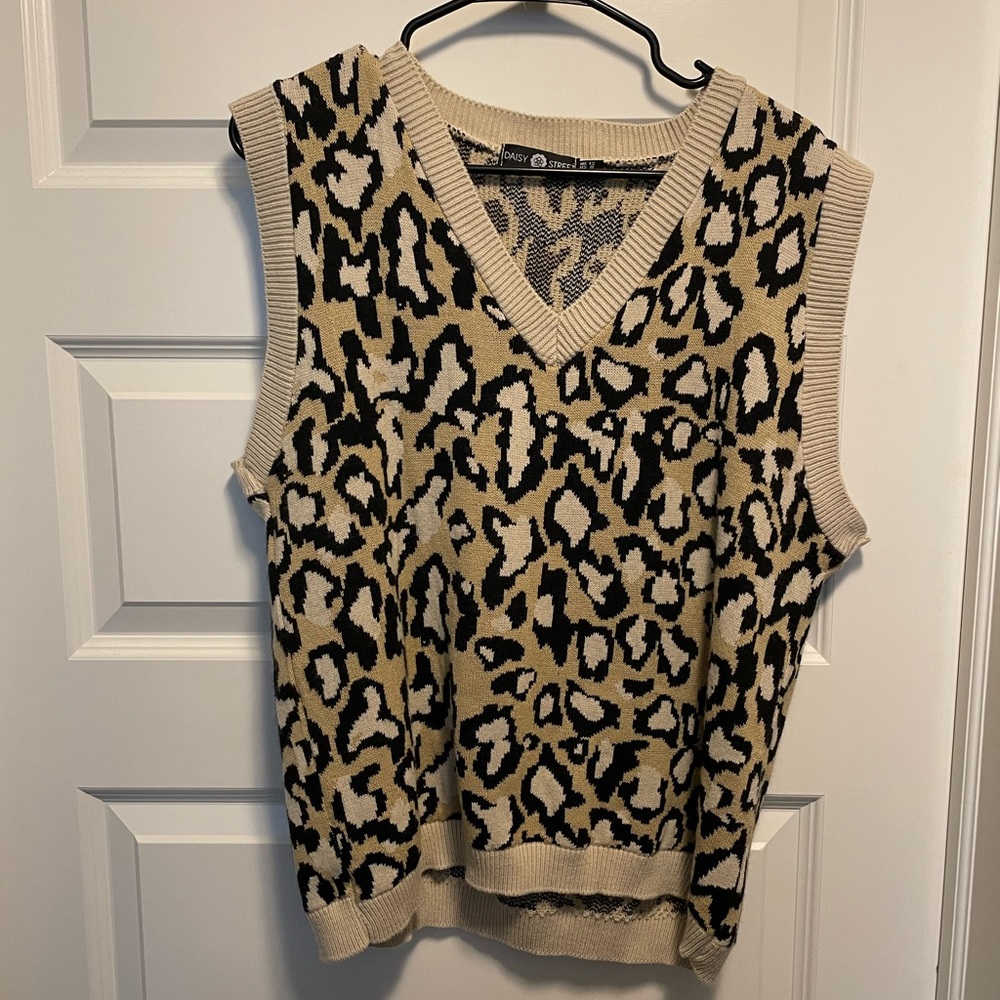 Leopard knit vest